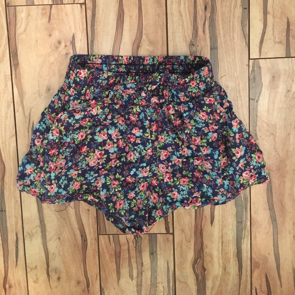Tilly's Blue Flower flowy shorts!