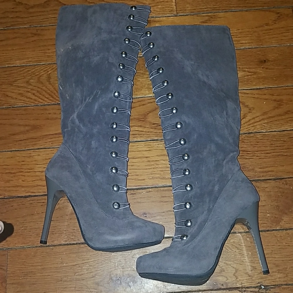 Gorgeous gray boots