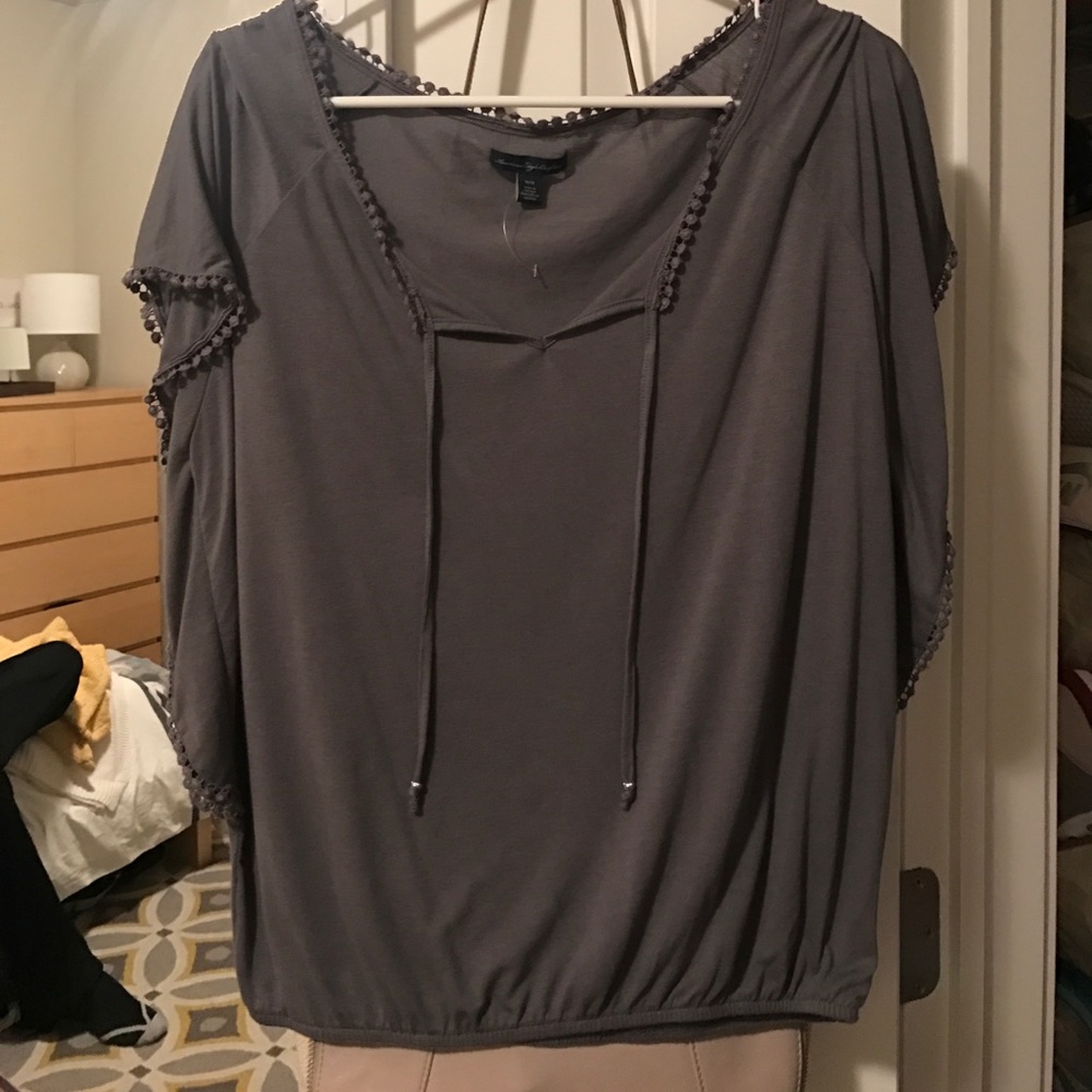 American eagle grey top