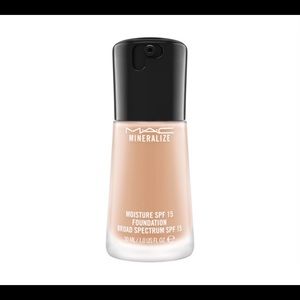 Mac Mineralize Moisture SPF 15 Foundation