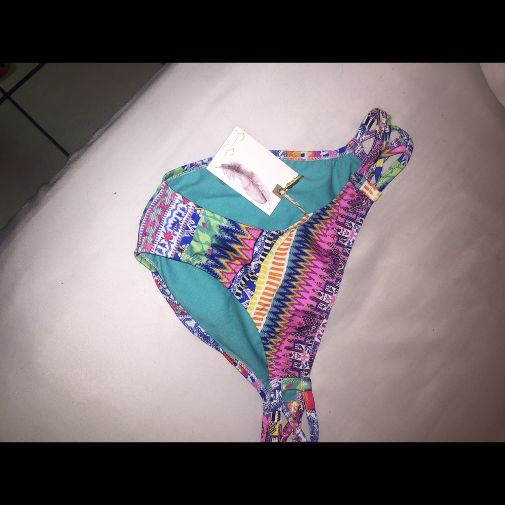 Small colorful bottoms