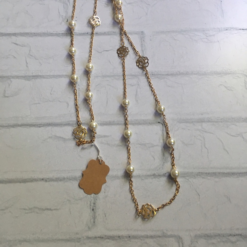 Gold rose and pearl necklace