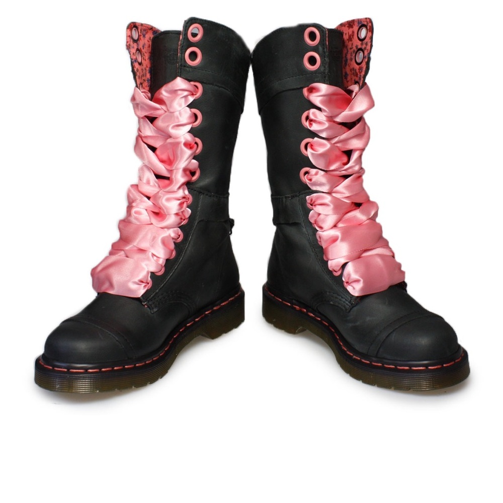 [Not4sale] looking 4 pink&black doc martens