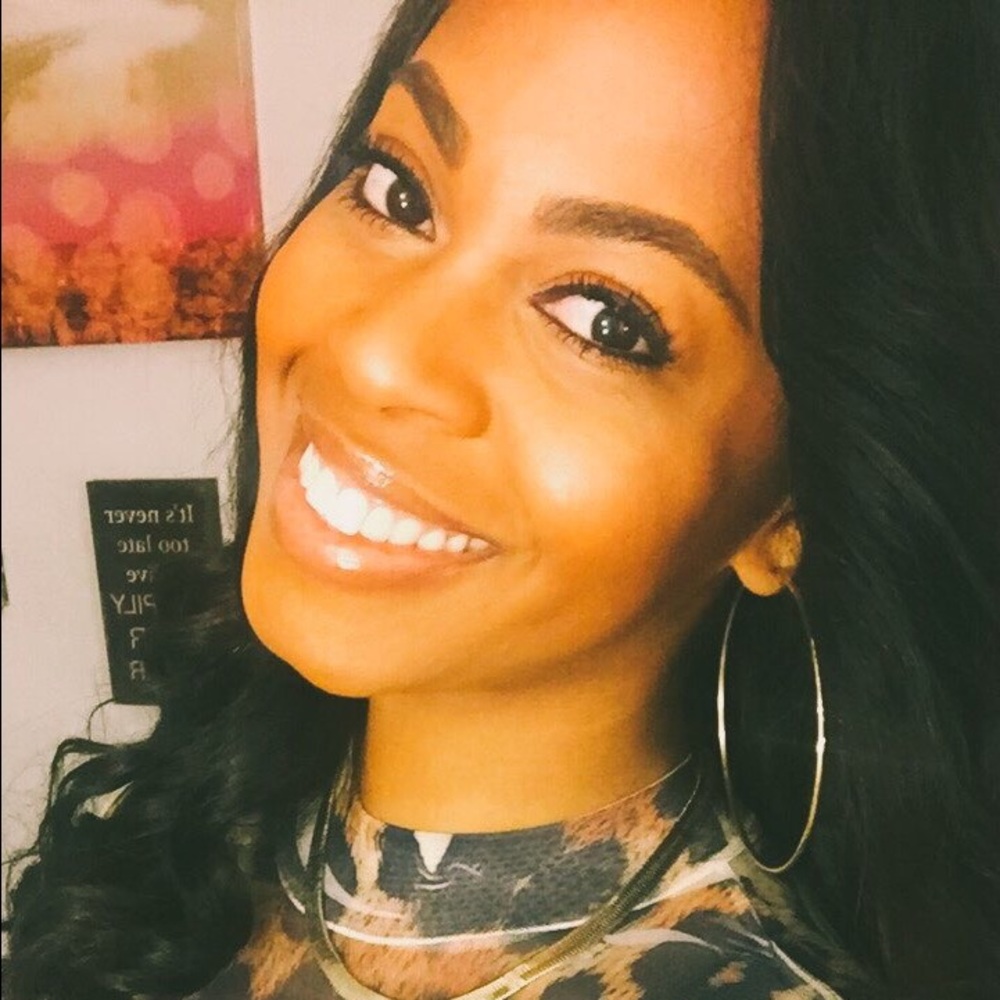 Meet your Posher, Monica