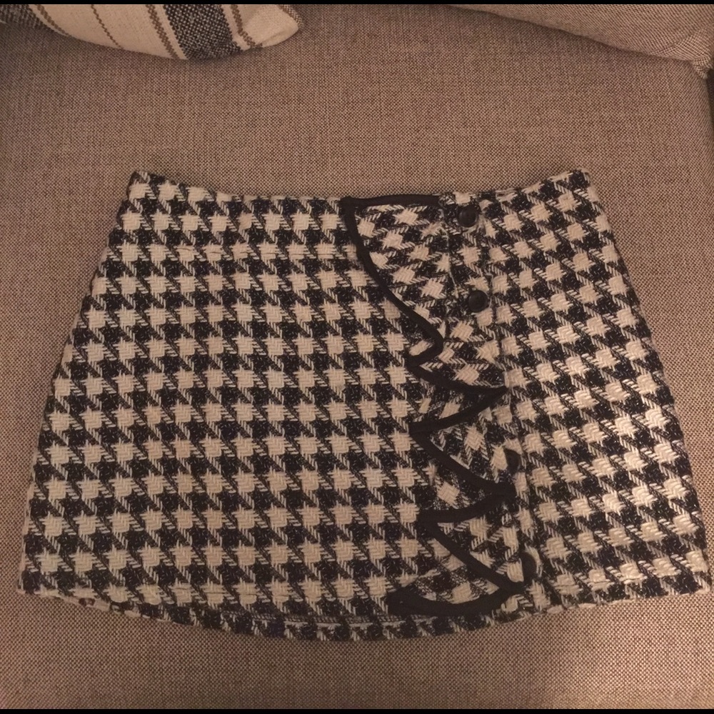 3 for $20 eligible! French Black &white mini skirt