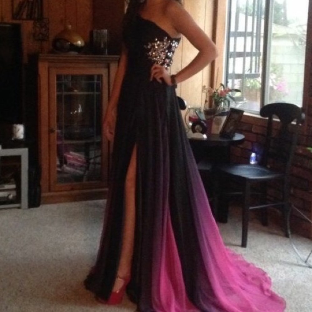 Formal gown - Picture 1 of 2
