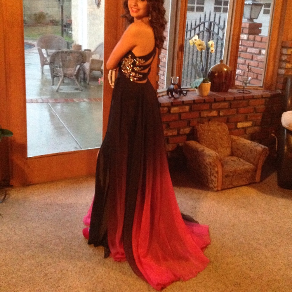 Formal gown - Picture 2 of 2
