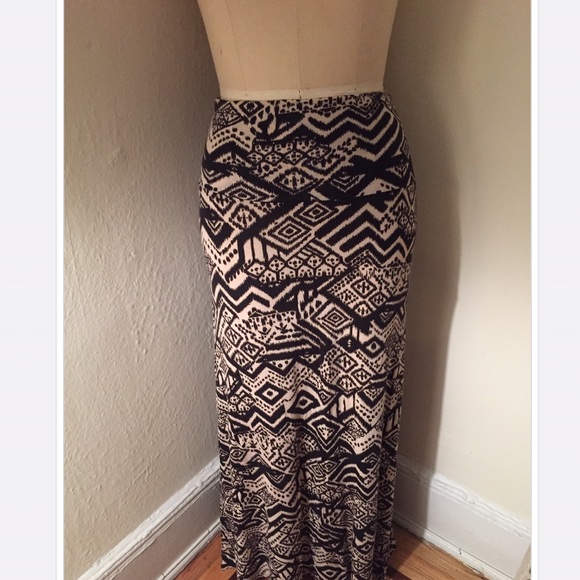 B_Envied Long Skirt - Black & Lt.Tan Damask Print. - Picture 1 of 3