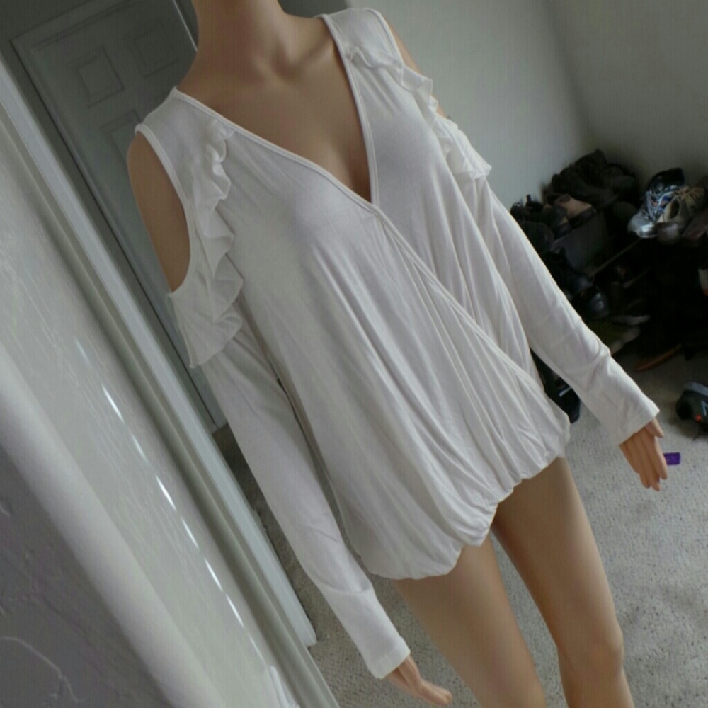 ✨✨✨✨✨🆕Ivory open shoulder long sleeve top - Picture 6 of 8