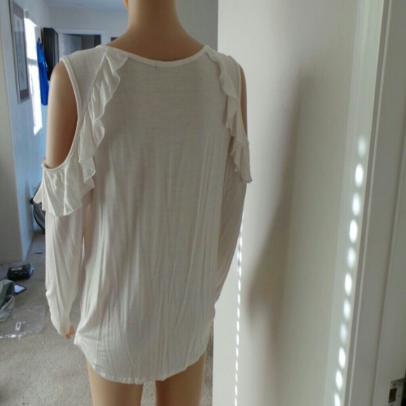 ✨✨✨✨✨🆕Ivory open shoulder long sleeve top - Picture 4 of 8