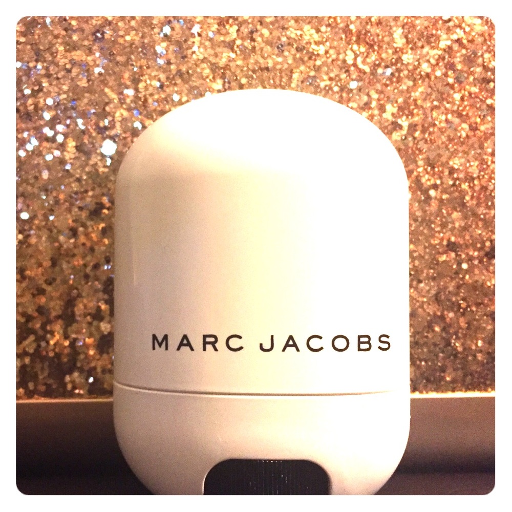 🌟MARC JACOBS spotlight glow stick🌟