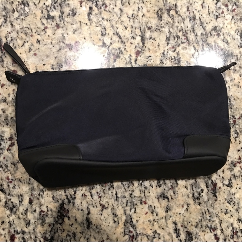 ðBURBERRY TRAVEL TOILETRY BAG - Picture 3 of 5