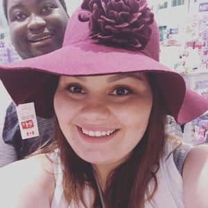 Meet your Posher, Desiree