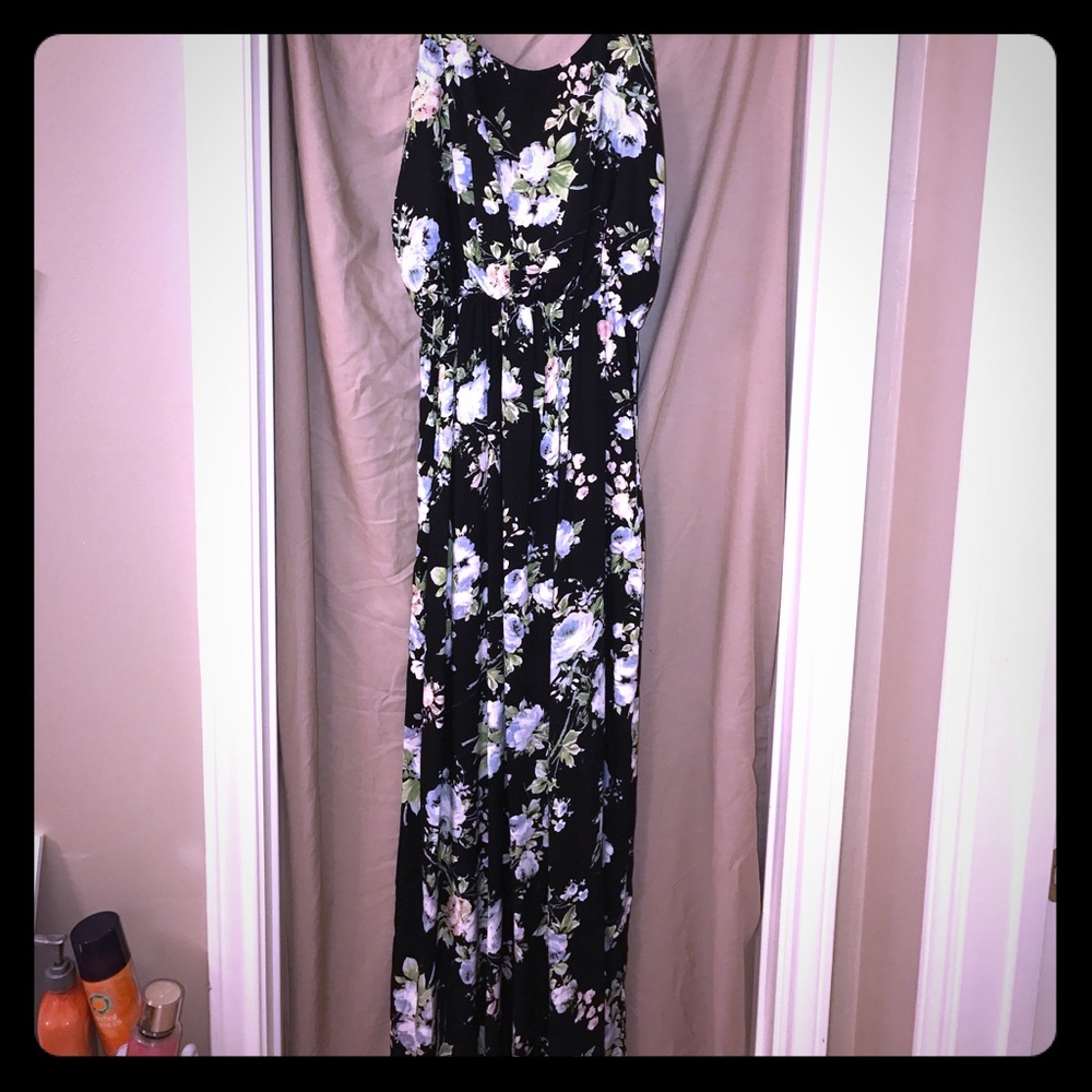 Never worn black floral maxi dress 🖤🖤
