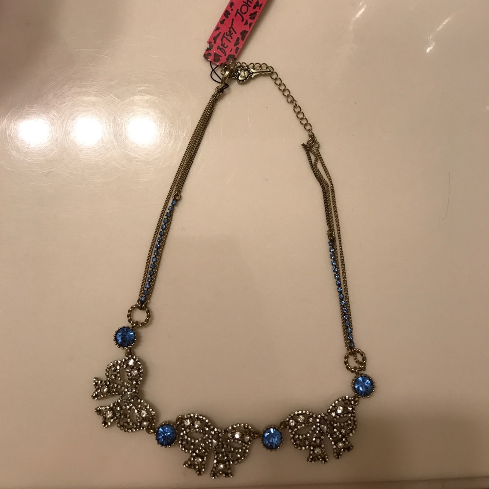 Betsey johnson beautiful necklace 💙💙