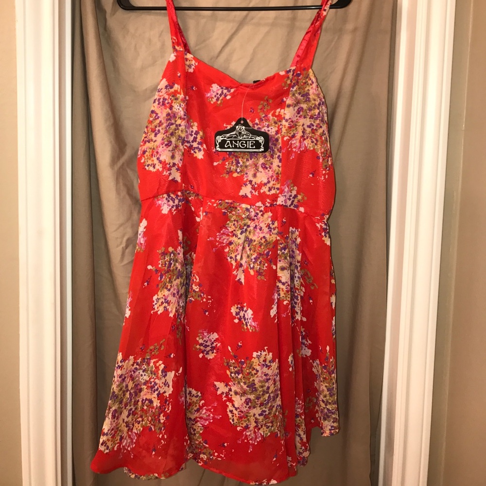 Red floral dress brand new with tags ❣️❣️