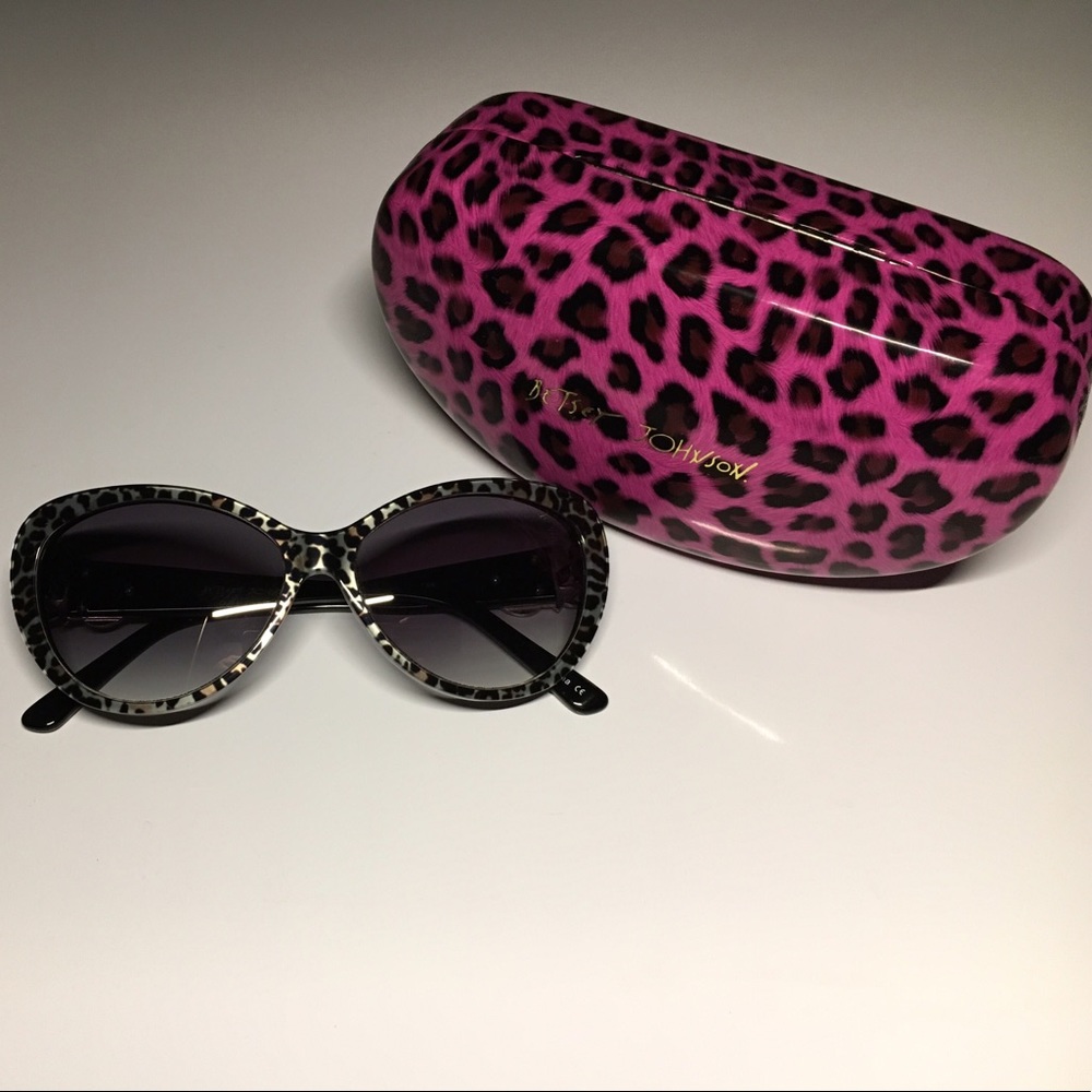 Betsey Johnson leopard / cheetah cateye sunglasses