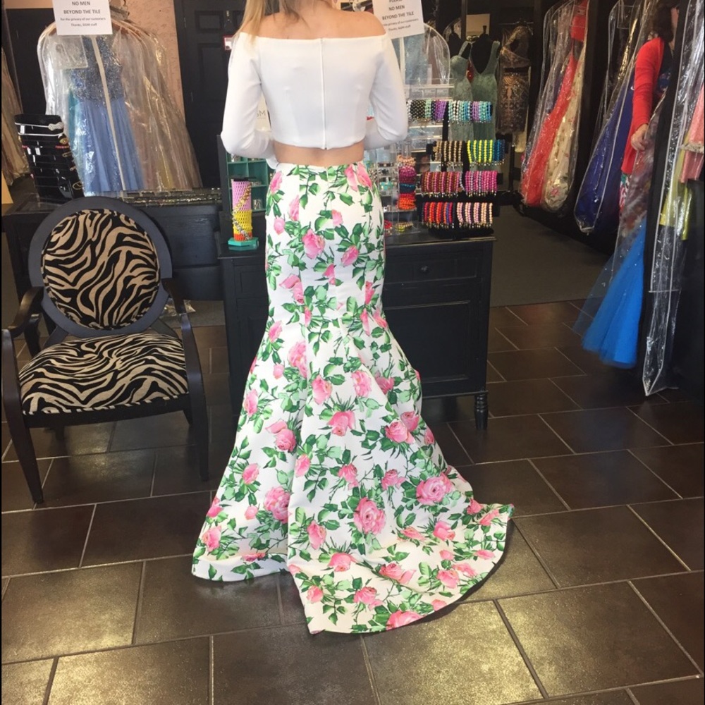 Sherri hill prom dress size 4. Only wore once.