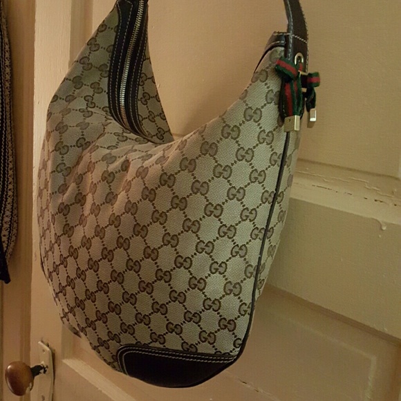 Authentic GUCCI  hobo 15.5 x 12' ht - Picture 2 of 8