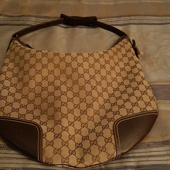 Authentic GUCCI  hobo 15.5 x 12' ht - Picture 3 of 8