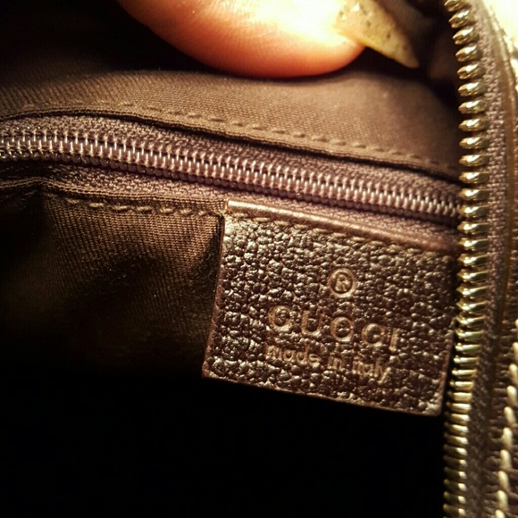 Authentic GUCCI  hobo 15.5 x 12' ht - Picture 4 of 8