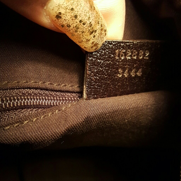 Authentic GUCCI  hobo 15.5 x 12' ht - Picture 5 of 8