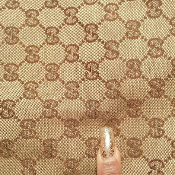 Authentic GUCCI  hobo 15.5 x 12' ht - Picture 6 of 8