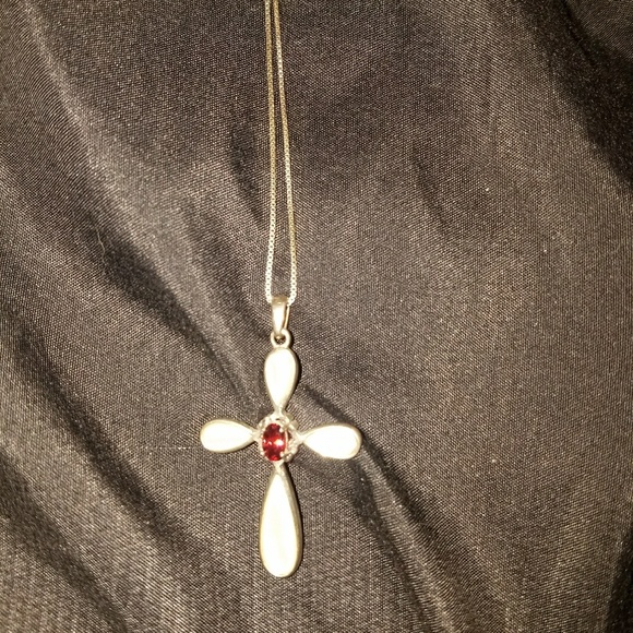 Women's cross necklace - Picture 2 of 2