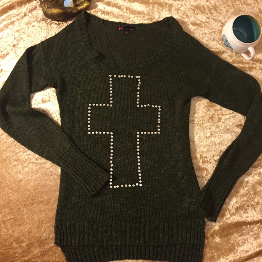 ❌DONATED❌olive Green Cross Sweater