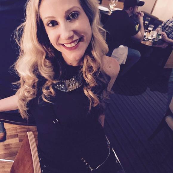 Meet your Posher, Gabrielle - Picture 1 of 1