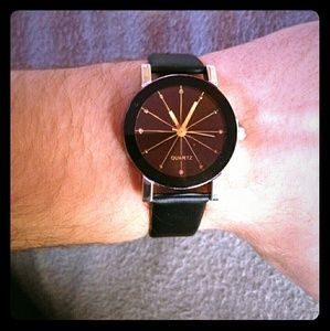 Quartz Black and Gold Wristwatch Men's or Women's