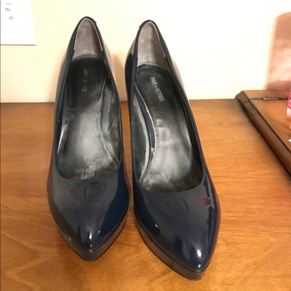 Pour La Victoire navy blue heels