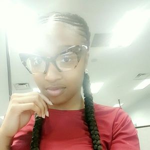 Meet your Posher, Carneisha