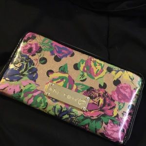 new Betsy Wallet