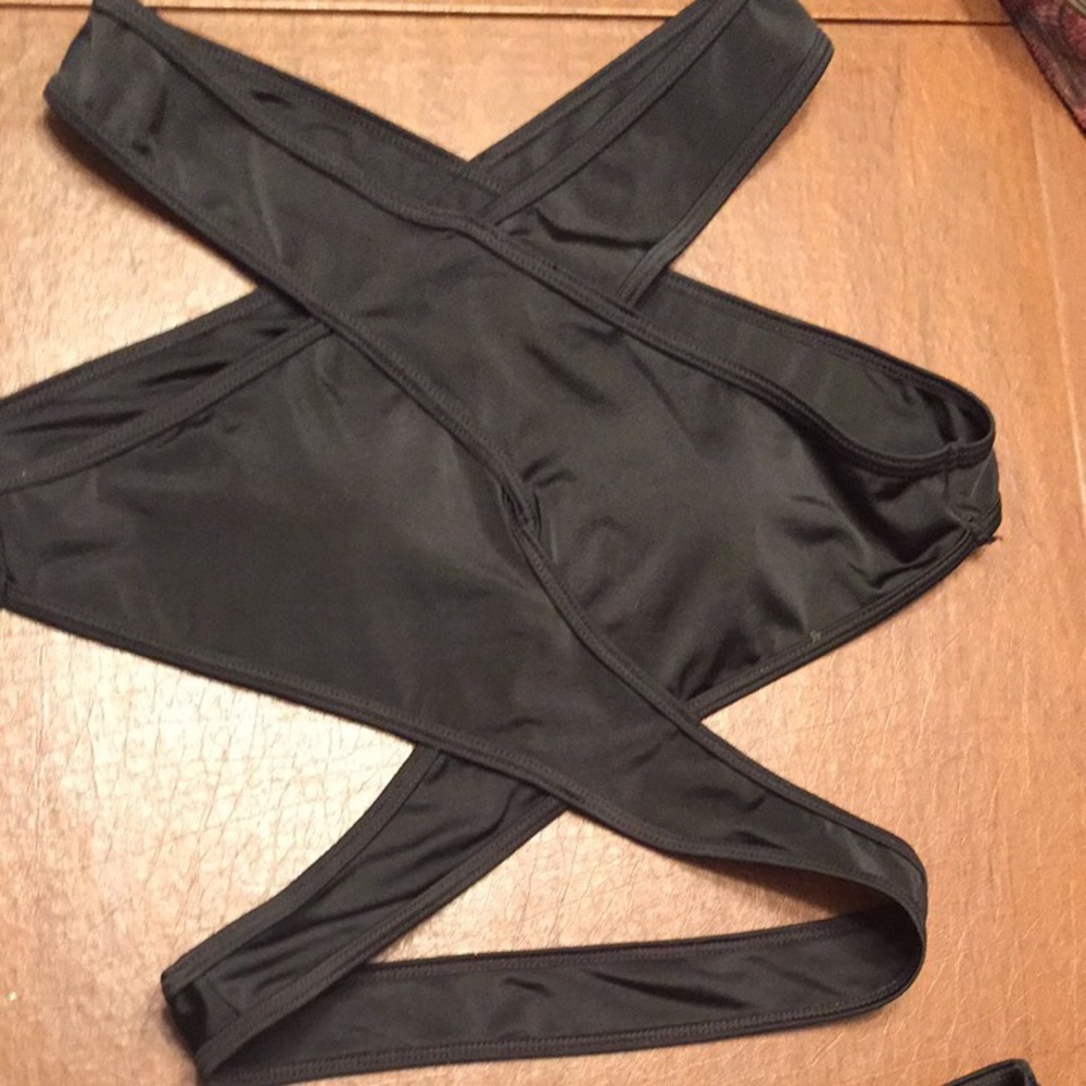 Strappy black bikini