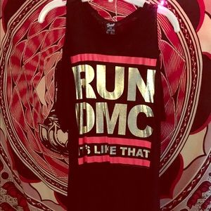 RUN DMC black t-shirt sleeves have slits