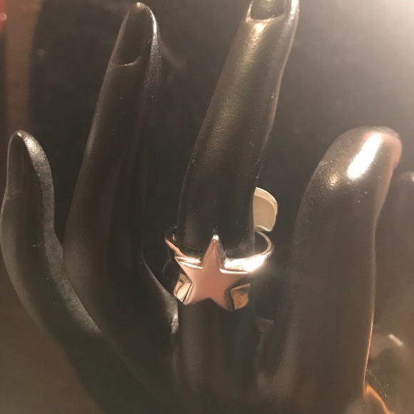 Star Ring - Picture 1 of 3