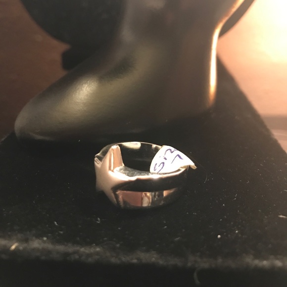 Star Ring - Picture 2 of 3