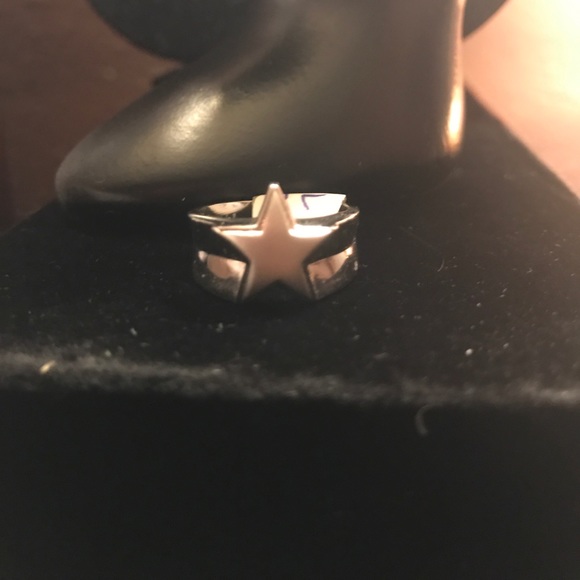 Star Ring - Picture 3 of 3