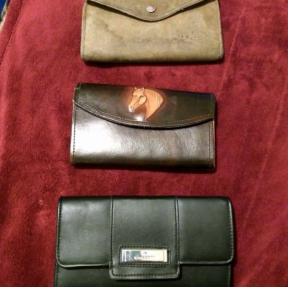 3 wallets sold together