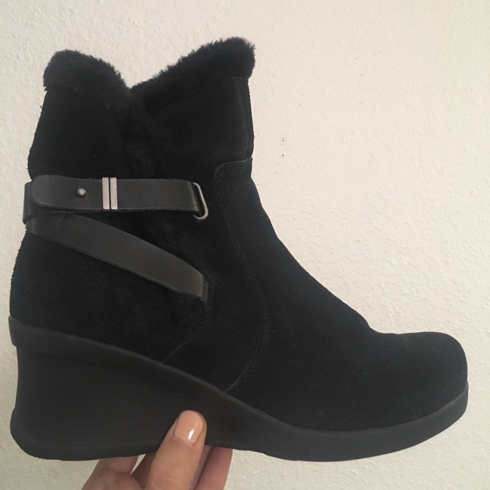 Winter wedge boot.