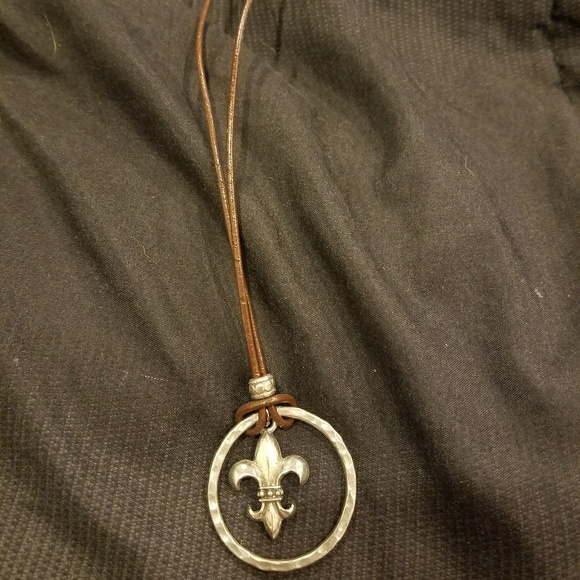 Woman's necklace with brown chain - Picture 1 of 1