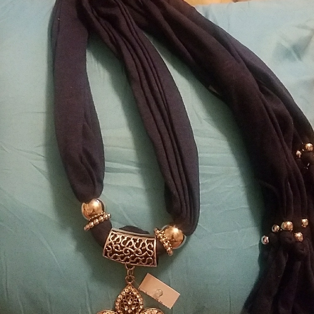 Scarf - Picture 2 of 4