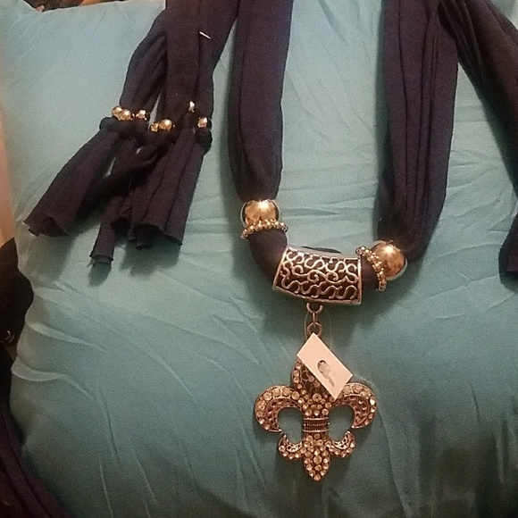 Scarf - Picture 1 of 4
