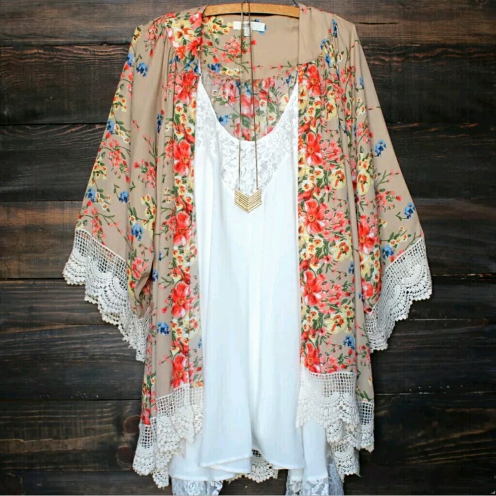 Floral fringe kimono