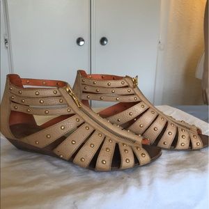 BCBG Gladiator Sandal 8.5