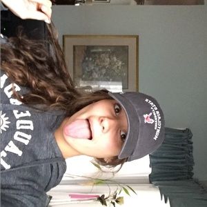 Meet your Posher, Caitlyn