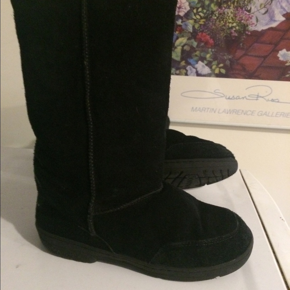 Black bearpaw boots