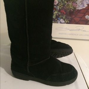 Black bearpaw boots