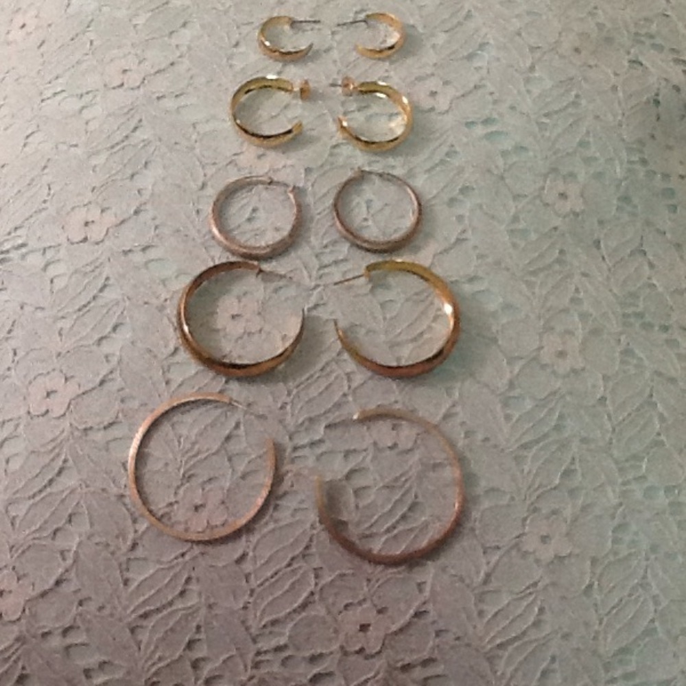 Set of 5 hoop earrings